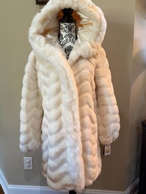 Gallery Luxury Women's Faux Fur Hooded Coat in Cream Color